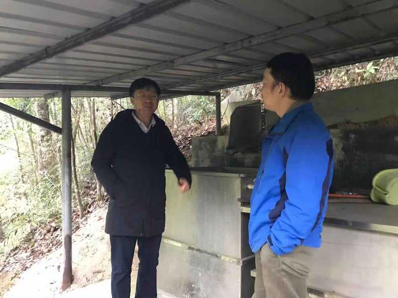 李永夫教授参观径流小区