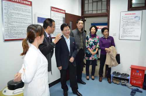 王建南副书记率校工会领导慰问培育基地研究团队